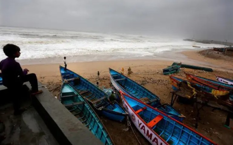 2号站气旋风暴横扫印度 提醒渔民不要出海