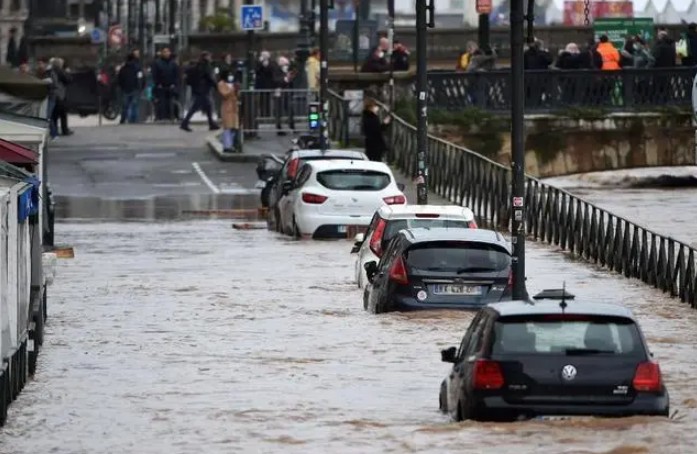 2号站法国南部暴雨引发洪水 降雨量超过180毫米