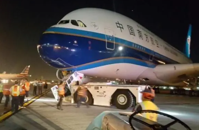 南航深圳飞洛阳航班起飞后因故障返航 具体故障原因待查2号站