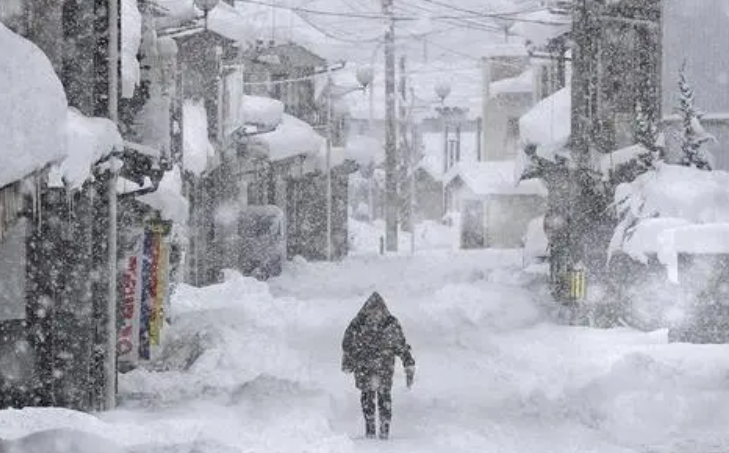 日本开启大雪模式 今冬最强寒潮正在影响日本二号站