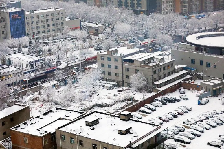 北京城区首迎大规模降雪 能见度下降二号站